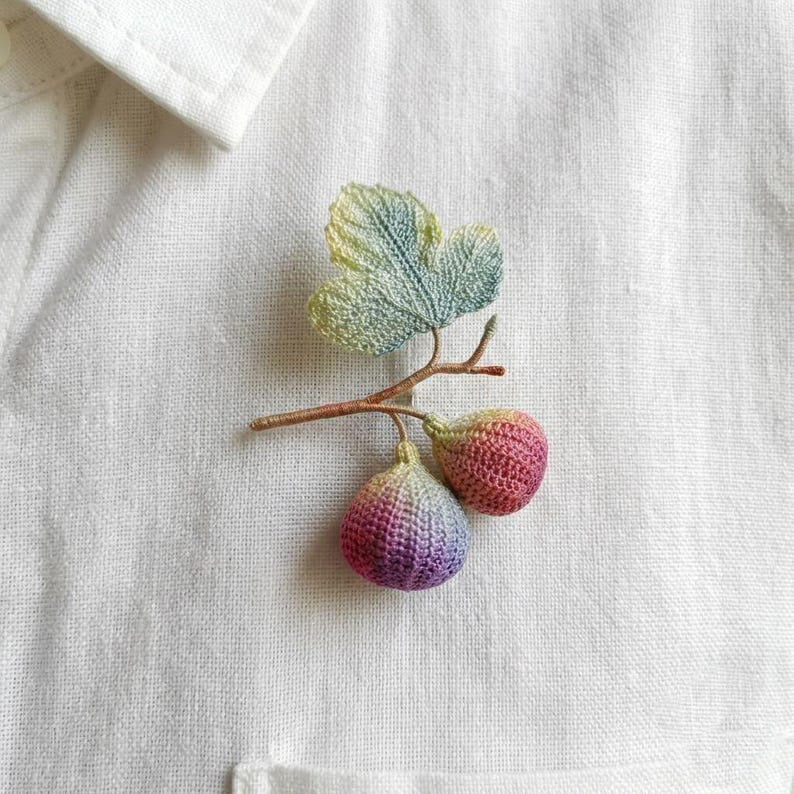 Gehäkelte Feigenbrosche, realistische Frucht Anstecknadel, handgefertigt, Baumwollspitzengarn