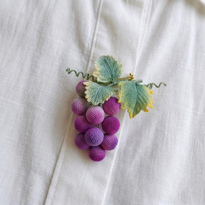Gehäkelte Feigenbrosche, realistische Frucht Anstecknadel, handgefertigt, Baumwollspitzengarn