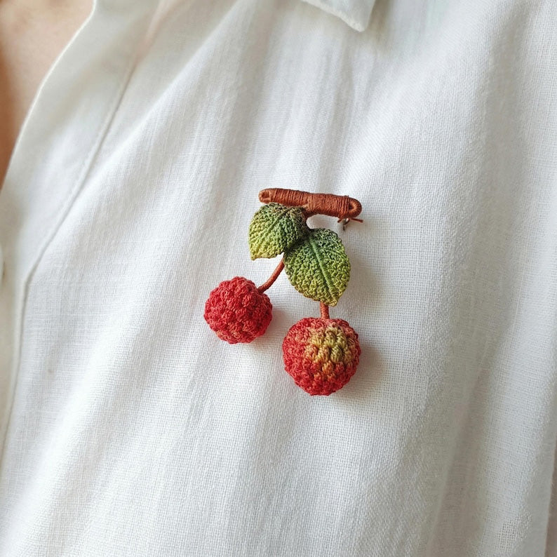 Gehäkelte Feigenbrosche, realistische Frucht Anstecknadel, handgefertigt, Baumwollspitzengarn