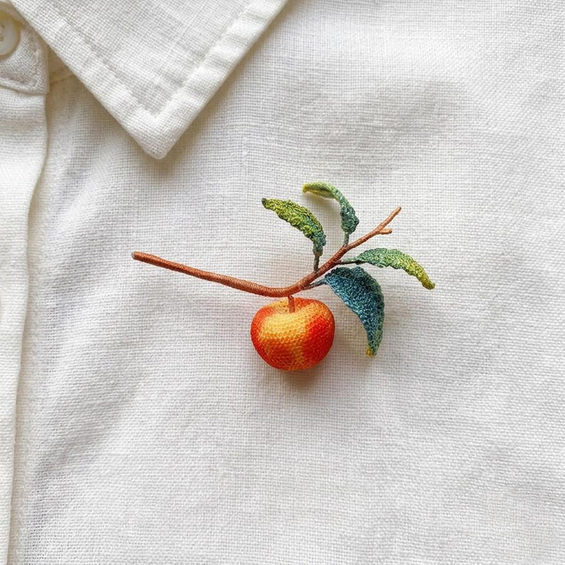 Gehäkelte Feigenbrosche, realistische Frucht Anstecknadel, handgefertigt, Baumwollspitzengarn