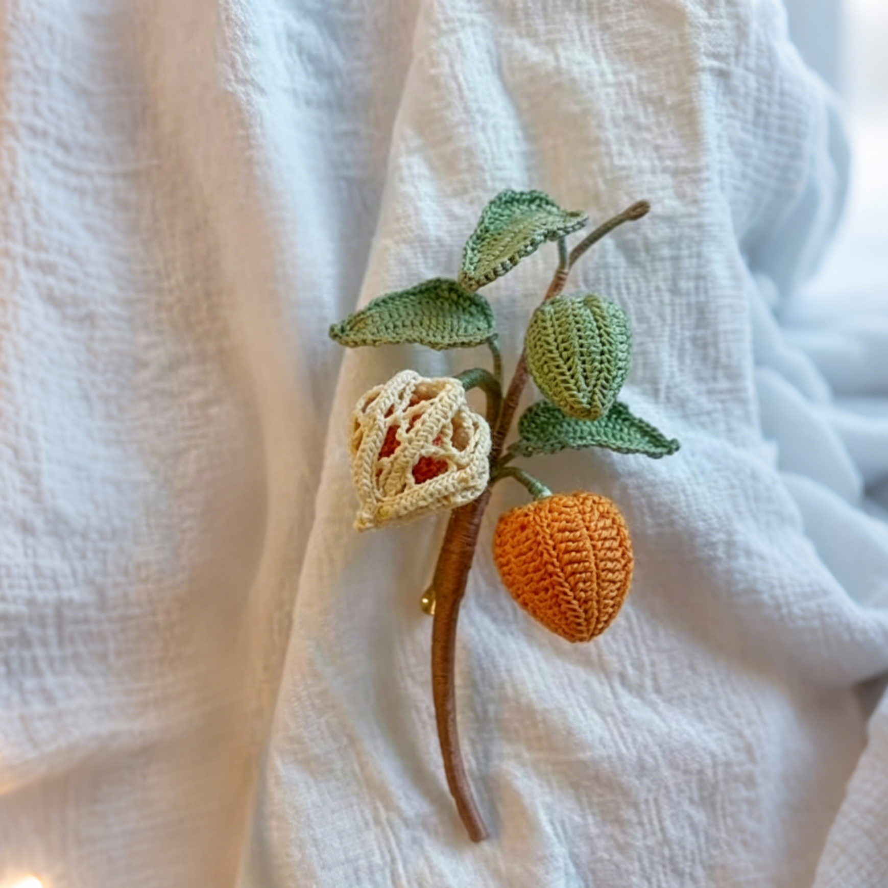 Gehäkelte Physalis Brosche Anstecknadel 8,5 cm * 5 cm / 8 cm * 5,5 cm DMC Baumwollfaden