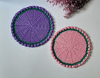 Runde Häkel-Tischset 32 cm, Dekorative Tulpen-Bordüre, Polyester