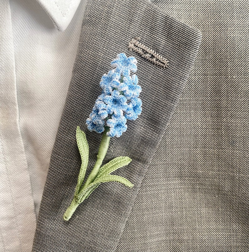Hyazinthe Blume Brosche, gehäkelte Blume Anstecknadel, rosa lila blau, Mikro Häkelblume