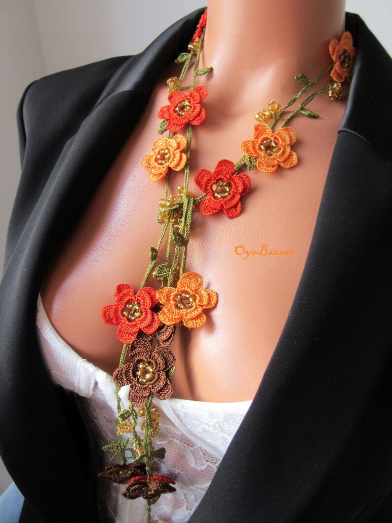 Türkische Oya Häkeln Lange Halskette, Gebrannte Orange Rost Herbst Blume Halskette, Herbst Farbe Lariat Halskette