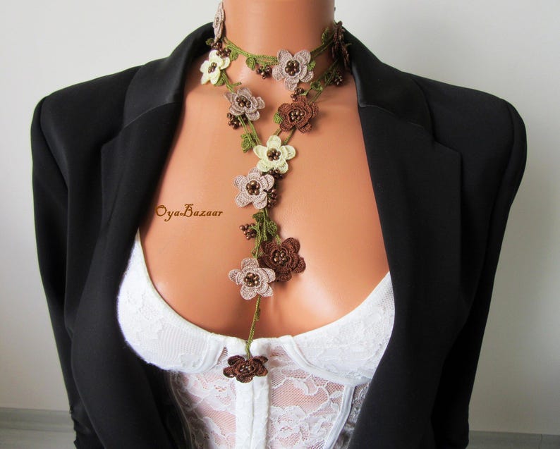 Braune Perlen türkische Oya Halskette, häkeln Herbst Farbe Boho Lariat, Floral lange Wickelkette