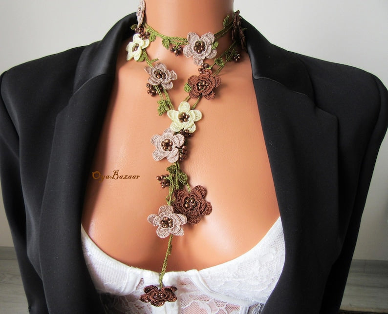 Braune Perlen türkische Oya Halskette, häkeln Herbst Farbe Boho Lariat, Floral lange Wickelkette