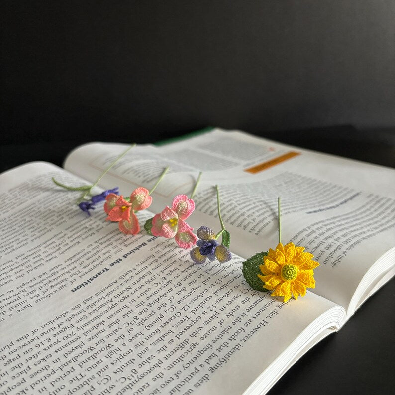 Gehäkeltes Blumen-Lesezeichen Sonnenblume Glockenblume Lilie Iris Handgemacht Lesezeichen für Buchliebhaber