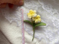 Frangipani Blume Häkelbrosche, gehäkelte Brosche, Blumenschmuck, Miniatur, 2 Blumen