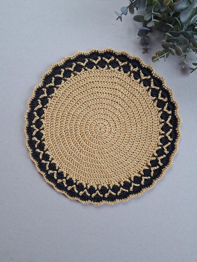 Rundes gehäkeltes Platzdeckchen 30 cm aus Makramee Polyester-Seil, wählbare Farben