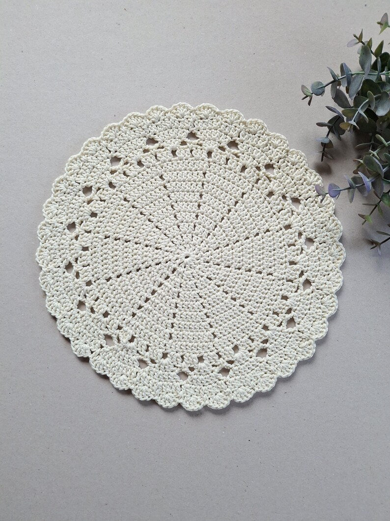 Runde gehäkelte Tischsets, handgemacht, 30-31 cm, Makramee-Polyesterseil, dekorative Bordüren
