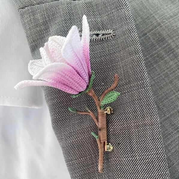 Micro Gehäkelte Magnolie Brosche Handgemacht Blumen Brosche
