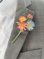 3-fache Aster Brosche Handarbeit Blume Anstecknadel mit 2 Blättern und 1 Knospe September Geburtsblume Hochzeitsschmuck Trauerschmuck