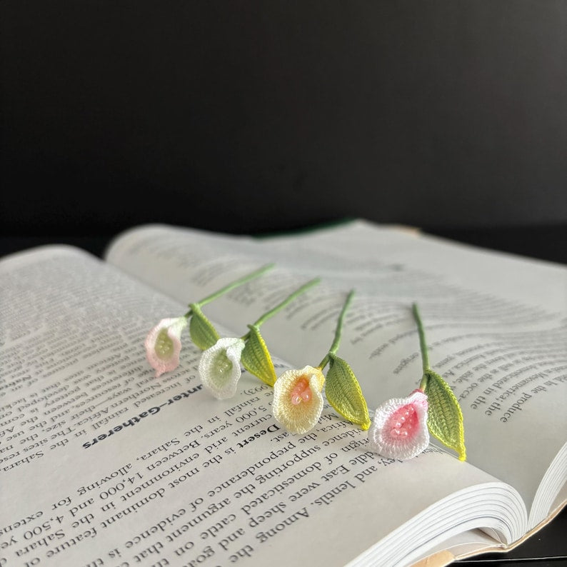 Calla Lilie Lesezeichen Mikro häkeln, handgefertigt, 10-15 cm, Pastell Blumen Lesezeichen