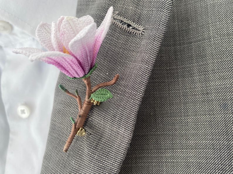 Micro Gehäkelte Magnolie Brosche Handgemacht Blumen Brosche