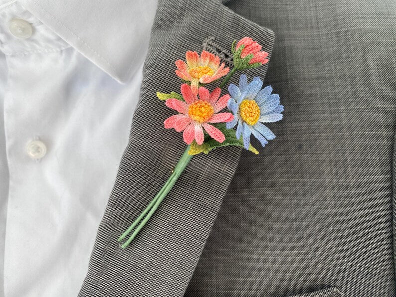 3-fache Aster Brosche Handarbeit Blume Anstecknadel mit 2 Blättern und 1 Knospe September Geburtsblume Hochzeitsschmuck Trauerschmuck