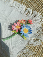 3-fache Aster Brosche Handarbeit Blume Anstecknadel mit 2 Blättern und 1 Knospe September Geburtsblume Hochzeitsschmuck Trauerschmuck