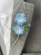 Blaue Augen Brosche, Häkelbrosche, Blumenstecknadel, handgefertigt, blau