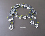 Marineblaue und weiße Blumen Halskette, Gehäkelte Mikro Blume Lariat, Weiße Perlen Lange Halskette, Türkisches Oya Spitzen Accessoire