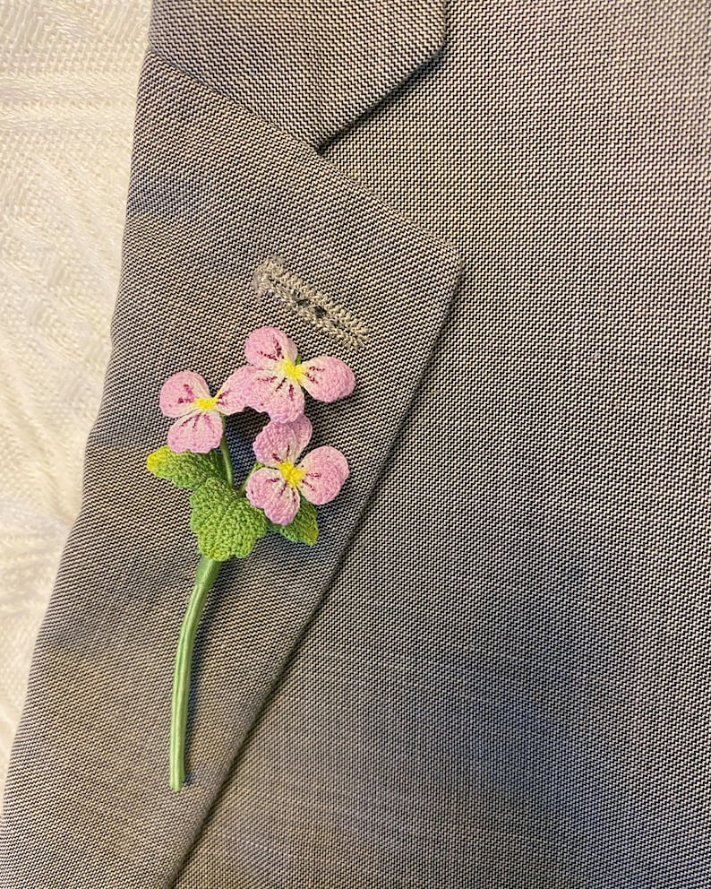 Gehäkelte Stiefmütterchen Brosche Violett Handmade Geburtsblume Februar Hochzeitsschmuck