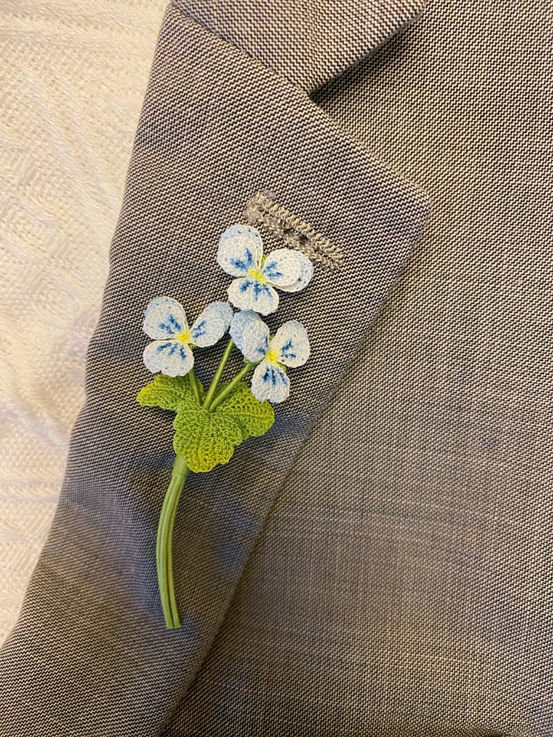 Gehäkelte Stiefmütterchen Brosche Violett Handmade Geburtsblume Februar Hochzeitsschmuck