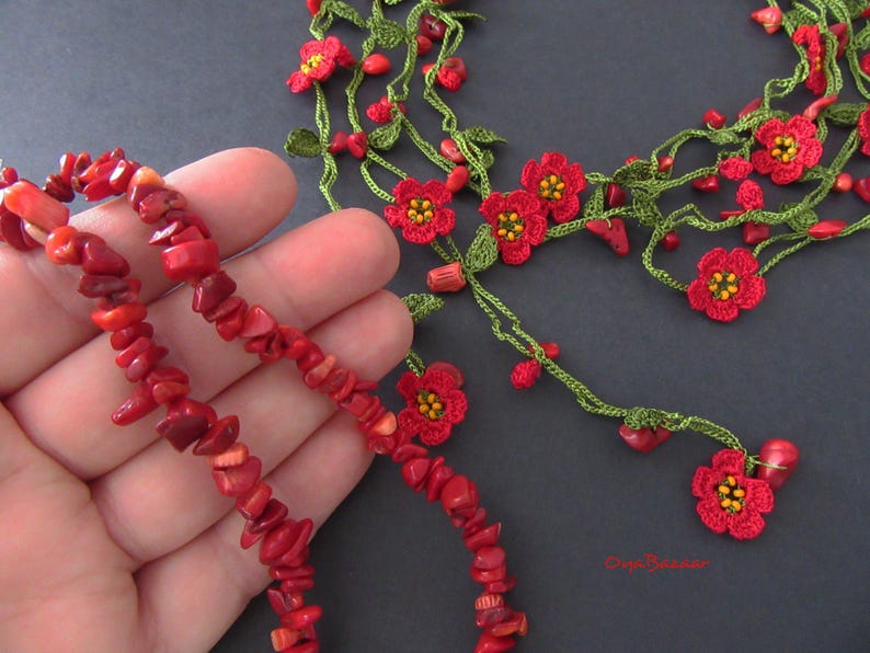 Vergissmeinnicht Micro Häkelschmuck Blume Halskette, Blauquarz Perlen Lariat, Floral lange Wickelkette