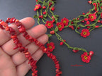 Vergissmeinnicht Micro Häkelschmuck Blume Halskette, Blauquarz Perlen Lariat, Floral lange Wickelkette