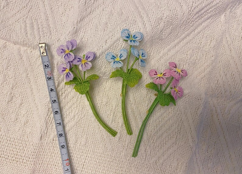 Gehäkelte Stiefmütterchen Brosche Violett Handmade Geburtsblume Februar Hochzeitsschmuck