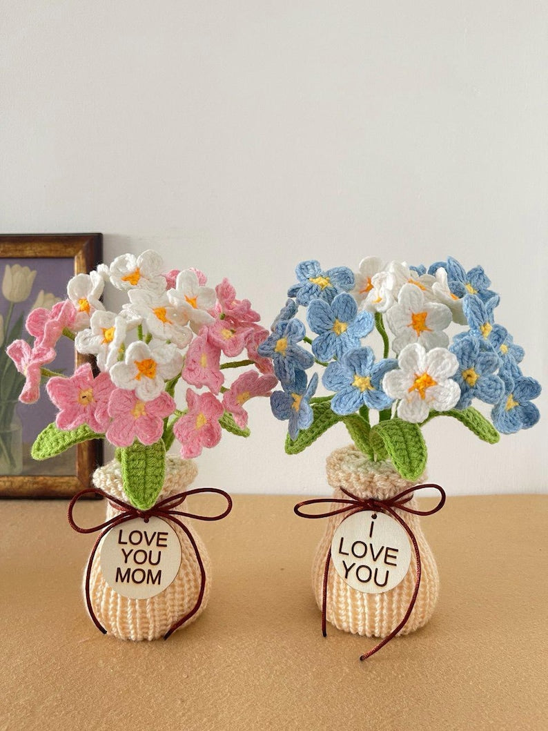 Gehäkelter Blumenstrauß im Topf – Handgefertigte Dauerblumen – Schreibtischdekoration, 24-32 cm