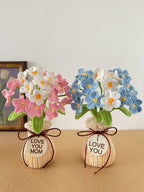 Gehäkelter Blumenstrauß im Topf – Handgefertigte Dauerblumen – Schreibtischdekoration, 24-32 cm