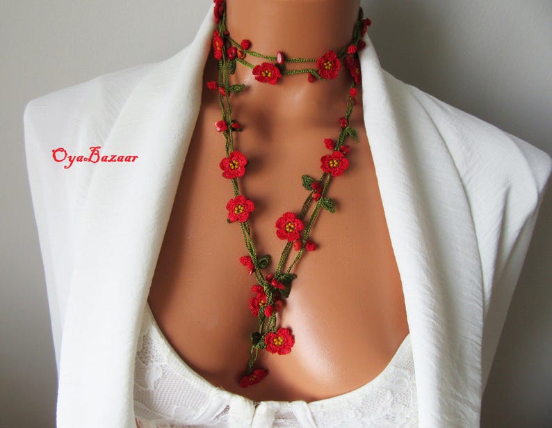 Vergissmeinnicht Micro Häkelschmuck Blume Halskette, Blauquarz Perlen Lariat, Floral lange Wickelkette