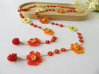 Sonnenuntergang Orange Gänseblümchen Halskette, Floral Boho Sommer Häkelschmuck, Bunte Perlen Lariat Halskette
