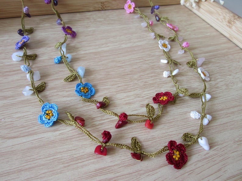 Bunte Micro Blume Häkelkette, Amethyst, Koralle, Rosa Blau Quarz, Howlith Perlen Lange Wrap Lariat Schmuck