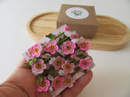Rosa Mikro Häkelblume Türkisch Oya Halskette: Quarz Perlen Lariat, lange Verpackung Blumen Schmuck
