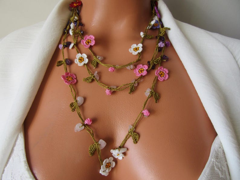 Bunte Micro Blume Häkelkette, Amethyst, Koralle, Rosa Blau Quarz, Howlith Perlen Lange Wrap Lariat Schmuck