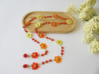 Sonnenuntergang Orange Gänseblümchen Halskette, Floral Boho Sommer Häkelschmuck, Bunte Perlen Lariat Halskette