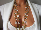 Weiße Micro Blume Cochet Halskette, Howlite Perlen Lange Wrap Lariat, Häkelschmuck