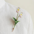 Gehäkelte Frauenschuh Orchidee Brosche, Weiß Grün, Blumenschmuck Pin