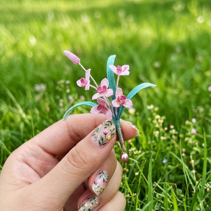Gehäkelte Orchidee Brosche, Handgefertigt, Art-Deco-Brosche