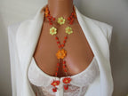 Sonnenuntergang Orange Gänseblümchen Halskette, Floral Boho Sommer Häkelschmuck, Bunte Perlen Lariat Halskette