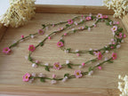 Rosa Mikro Häkelblume Türkisch Oya Halskette: Quarz Perlen Lariat, lange Verpackung Blumen Schmuck