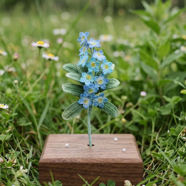 Mikro Häkeln Vergissmeinnicht Blumen Brosche, Teeny kleine blaue Blumen Accessoire, häkeln Blumenbrosche, Art-Deco-Blumenbrosche