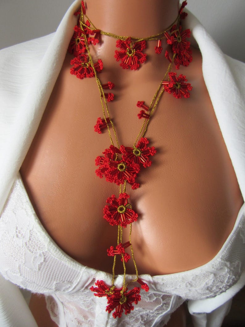 Rote türkische Oya Halskette, Häkelblume Lange Lariat, Floral Perlen Wrap Halskette, Spitze Schmuck