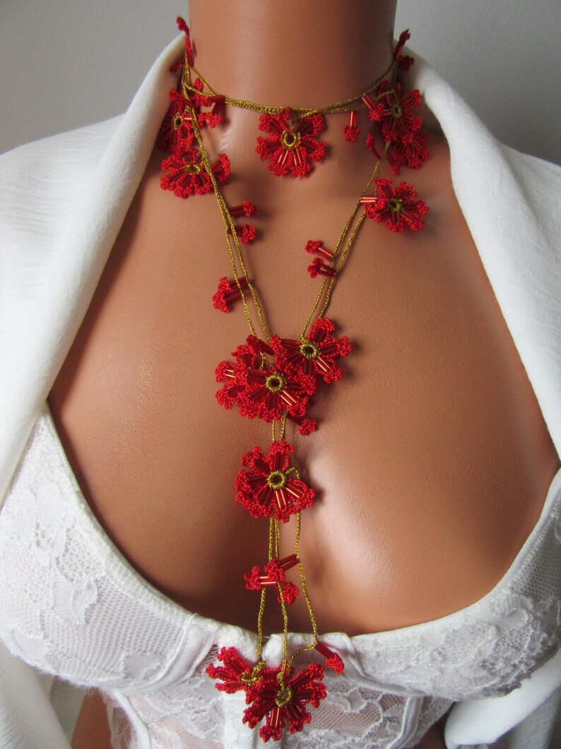 Rote türkische Oya Halskette, Häkelblume Lange Lariat, Floral Perlen Wrap Halskette, Spitze Schmuck