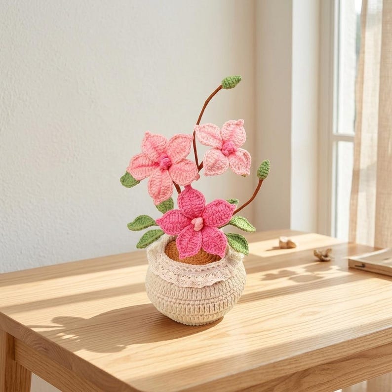 Gehäkelte Orchidee im Topf, handgefertigte Topfpflanze, Dekoration für Zuhause und Schreibtisch, Geburtstagsgeschenk, Muttertagsgeschenk