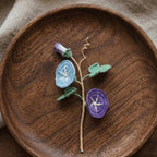 Handgehäkelte Morning Glory Brosche, zarte Spitzenblume, Art-Deco-Blumenbrosche mit Ranken