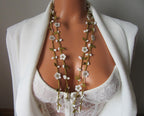 Weiße Micro Blume Cochet Halskette, Howlite Perlen Lange Wrap Lariat, Häkelschmuck