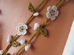 Weiße Micro Blume Cochet Halskette, Howlite Perlen Lange Wrap Lariat, Häkelschmuck
