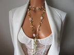 Weiße Micro Blume Cochet Halskette, Howlite Perlen Lange Wrap Lariat, Häkelschmuck