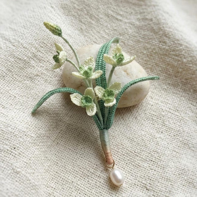 Gehäkelte Orchidee Brosche, Handgefertigt, Art-Deco-Brosche