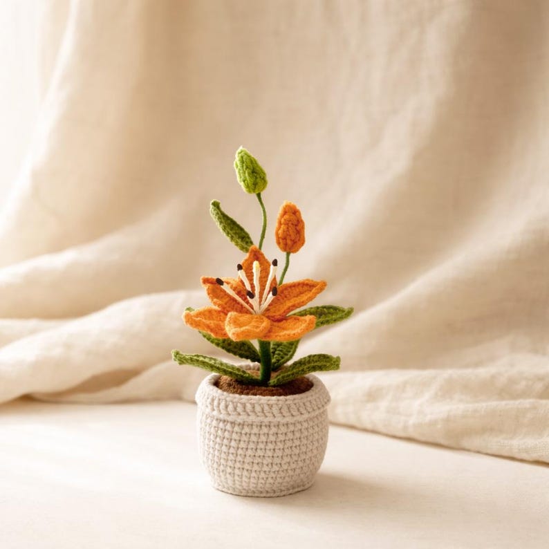Rosa Lilien Blumentopf, Gehäkelte Orange Blume, Voll Gehäkelte Blume, Schreibtischdeko, Raumdekor